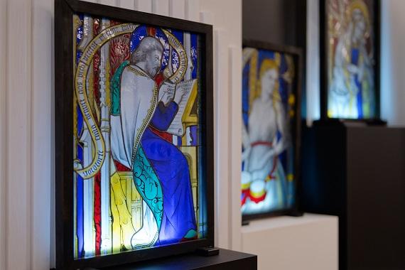 Традиции и инновации: Металлоинвест привез в Белгородскую и Курскую области выставки современных художников